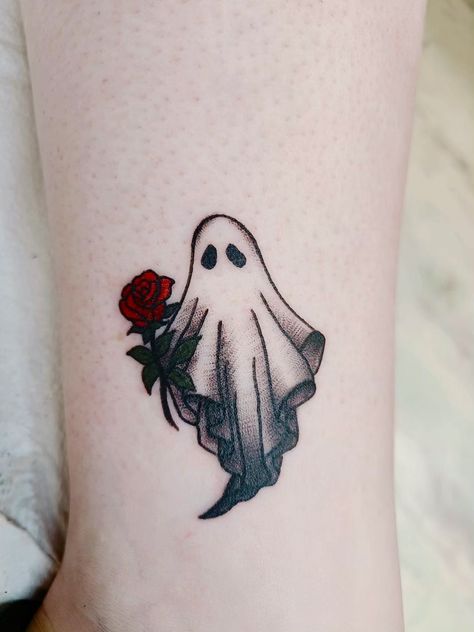 10/14/2020 #ghost #rose #spooky Dracula Tattoo, Whimsical Tattoos, Inner Forearm Tattoo, Goth Tattoo, Ghost Tattoo, Intricate Tattoo, Tattoos Geometric, Back Of Shoulder Tattoo, Creepy Tattoos