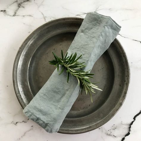 Rustic Christmas Napkin Rings, Rosemary Napkin Rings, Napkin Folding Ideas, Rustic Dinner, Folding Ideas, Christmas Napkin Rings, Sustainable Christmas, Rosemary Sprigs, Make Tutorial