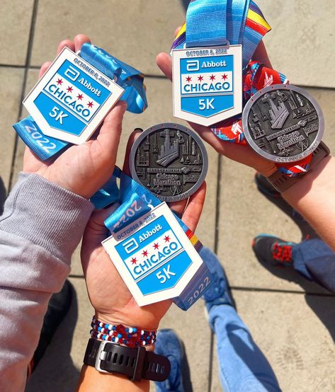 Medal Mondays are better with friends! 👯‍♀️👯‍♀️💙 Tag your running and race buddies below! Our own @katemalo ran with her crew in Chicago this past weekend! @tmizzlew @rungineer_beth ! #RawThreads #RawThreadsClub #RunEveryDay #HalfMarathon #Marathon #MarathonTraining #5k #10k #motivation #nevergiveup #youcandoit #inspiration #nonsweat #athleticwear #athleisure #runner #runners #runnerlife #runnercommuni 5k Marathon Aesthetic, 5k Marathon, 10k Race, Vision Board Pics, Race Medal, 5k Race, Running 10k, Chicago Marathon, Nyc Marathon