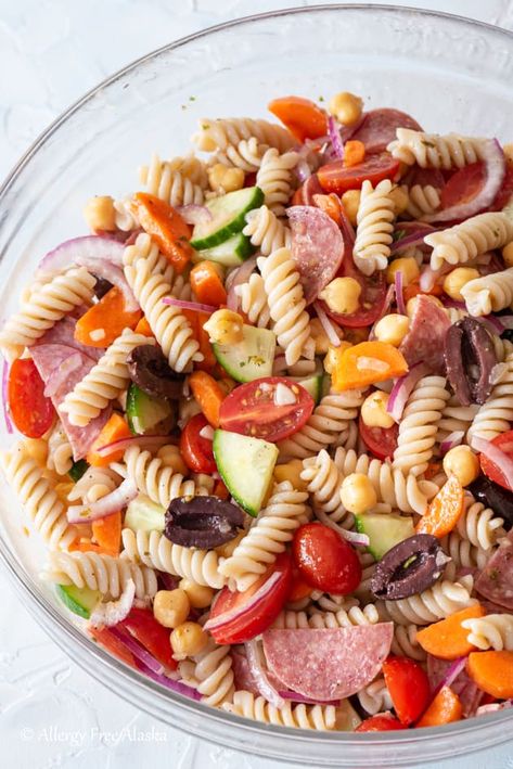 Gluten Free Pasta Recipes, Pasta Salad For Kids, Vegetarian Pasta Salad, Gluten Free Pasta Salad, Classic Pasta Salad, Table Spread, Vegetarian Gluten Free, Salads For A Crowd, Easy Macaroni