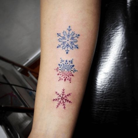 Minimal frozen snowflakes tattoo inked on the right inner arm Minimalist Watercolor Tattoo, Snowflakes Tattoo, Snowflake Tattoo, Snow Flake Tattoo, Tattoo Moon, Phrase Tattoos, Palm Tattoos, Cool Arm Tattoos, Fantasy Tattoos