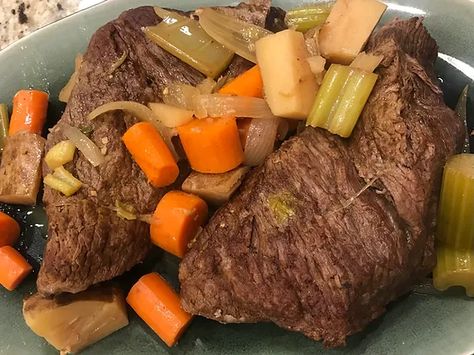 Chef's Corner: Slow Braised Tri Tip Roast Oven Roasted Tri Tip, Tri Tip Roast, Slow Cooked Beef Brisket, Beef Brisket Recipe, Tip Roast, Pan Gravy, Meat Cooking, Beef Brisket Recipes, Moo Cow