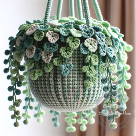 You will like these pendants very much Garden Panels, Crochet Garden, Crochet Leaf Patterns, Crochet Bedspread Pattern, Crochet Bouquet, Crochet Plant, Crochet Leaves, Crochet Decoration, Crochet Fashion Patterns