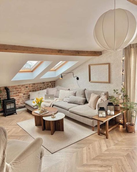 Kitchen Aesthetic Ideas, Attic Living Rooms, Attic Living Room, Minimal Bedroom Decor, White House Interior, Attic Ideas, Boho Chic Living Room, Romantic Bedroom Decor, Attic Conversion