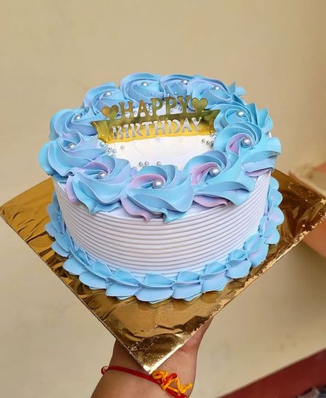 Cake Designs Simple, Pastel Frozen, Bts Cake, Blue Birthday Cakes, Chocolate Cake Designs, Rosette Cake, Buttercream Cake Decorating, Elegant Birthday Cakes, Cake Artist