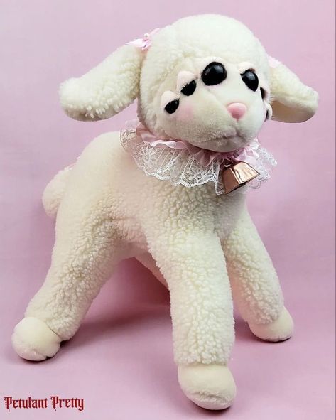 ꒰ ・ᴥ・ ꒱♡ #lamb #gothic #morute #plushie Weird Stuffed Animals, Creepy Plushies, Creepy Cute Art, Lamb Art, Creepy Stuffed Animals, Creepy Cute Aesthetic, Creepy Toys, Doll Plushies, Handmade Plushies