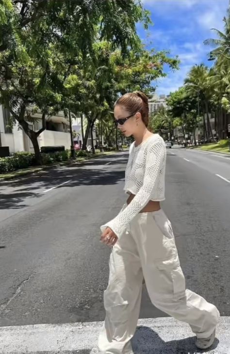 All White Baggy Outfit, White Parashoot Pants Outfit, Baggy White Pants Outfit, White Carpenter Pants Outfit, White Track Pants Outfit, White Baggy Pants Outfit, White Pants Outfit Aesthetic, White Satin Outfit, Baggy White Pants