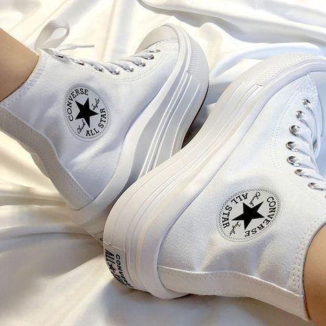 White Converse Aesthetic, Chuck Taylors Outfit, Converse All Star Move, Chuck Taylor All Star Move, Converse Aesthetic, White Chucks, Korean Shoes, Converse Chuck Taylor White, Mode Zara