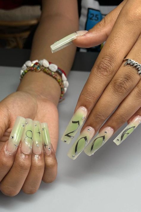 Taurus Nails Green Taurus Nails, Sagittarius Nails Designs Short, Taurus Nail Ideas, Taurus Nails Designs Acrylic Birthday, Birthday Nail Set Ideas Taurus, Birthday Nails Taurus, Taurus Birthday Nails, Taurus Nails Designs, Taurus Nails