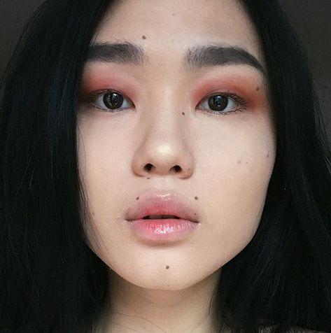 Girl With Moles On Face, Moles On Face, Asian Makeup Looks, Face Aesthetic, Beauty Mark, Uh Oh, Hair Color Blue, Instagram Photo Inspiration, Asian Makeup