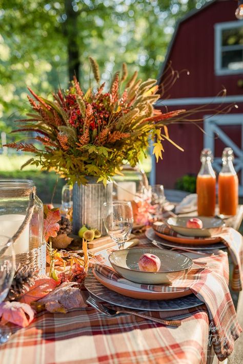 Come learn some of my inspired table setting tips on how to create a beautiful fall plaid outdoor harvest tablescape! Fall Oyster Roast Decor, Outdoor Tablescapes Backyards, Outdoor Fall Tablescapes, Harvest Tablescape, Backyard Dining Table, Backyard Entertainment, Fall Bonfire, Backyard Table, Table Settings Tips