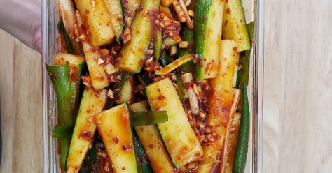 Hobak Kimchi (Korean Spicy Fermented Zucchini) | Foodtalk Fermented Zucchini, Korean Zucchini, Zucchini Side Dish, Zucchini Side Dishes, Fermented Kimchi, Gluten Free Chili, Korean Recipes, Yellow Squash, Food Tips