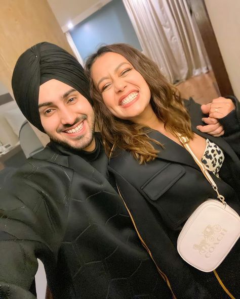 Neha Kakkar (Mrs. Singh) on Instagram: “Happy New Year You Beautiful People!! ♥️😍🤗🙏🏼 #NehuPreet” Neha Kakkar Husband, Rohanpreet Singh, Mtv Roadies, New Years Look, Indian Idol, Orphan Girl, Neha Kakkar, Age Difference, Happy Pictures