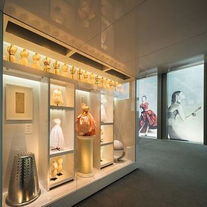 Dior Debuts Le Petit Theatre Exhibition in Chengdu | SENATUS French Haute Couture, Fashion Mannequin, Miniature Dress, Dior Paris, Dior Logo, Dior Haute Couture, Hans Christian, Original Fashion, Chengdu