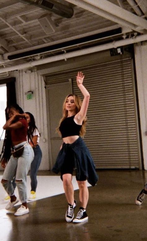 Sabrina Carpenter Style, Dancer Lifestyle, Sabrina Carpenter Outfits, Dancing Aesthetic, Girl Meets World, Dance Life, Nova York, Street Dance, Dance Class