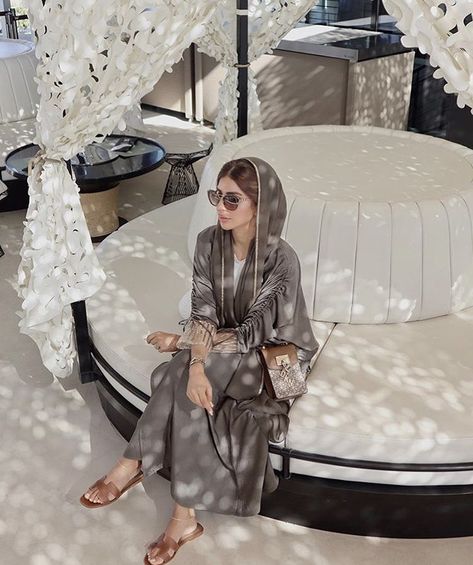 Arabian Hijab Style, Abaya Outfit Ideas, Arabian Hijab, Hijabstyle Outfits, Outfit Ideas Muslim, Luxury Abaya, Abaya Fashion Dubai, Abaya Outfit, Classy Lifestyle