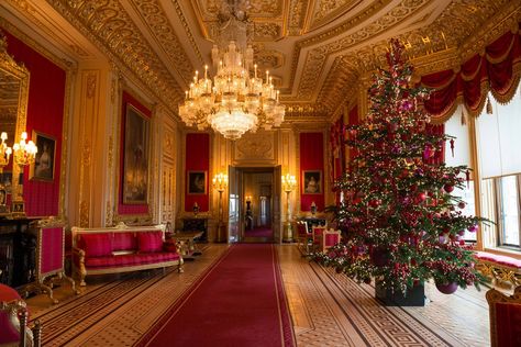 The magnificent State Apartments at ‪#‎WindsorCastle‬ have been transformed for the festive season. This year's Regency-themed display shows how the Prince Regent (the future George IV) celebrated Christmas at the Castle in the early 19th century. See the table in the State Dining Room laid with George IV's spectacular silver-gilt Grand Service, and the dazzling 24-foot Nordmann Fir Christmas tree in St George's Hall, decked out with gold decorations and over 20,000 twinkling lights - British Palaces Interior, Castle Hallway, Royal Opera House London Aesthetic, Hampton Court Palace Interior, Regency Christmas, Blenheim Palace Christmas, The Royal Opera House London, Frogmore House, Castle Christmas