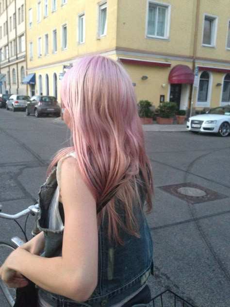 Munich Street Style, Pale Pink Hair, Light Pink Hair, Van Doren, Pastel Hair, Dye My Hair, Hair Reference, Hair Colours, Hair Inspo Color