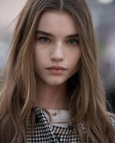 Megan Roche, Meghan Roche, How To Draw Eyebrows, Shot Hair Styles, Model Aesthetic, Long Faces, Eyebrow Shaping, Alberta Ferretti, Natural Hair Color