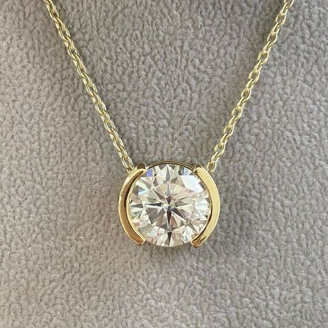 Closed setting diamond necklace