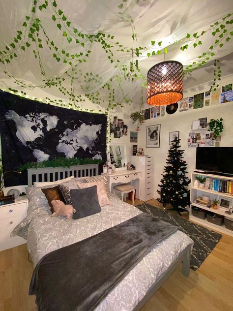 Voile and ivy vines draped on bedroom cieling over bed Makeover Aesthetic, Decorative Vines, Indie Room, Bedroom Ceiling, Redecorate Bedroom, Dreamy Room, Teen Bedroom Decor, Room Design Bedroom, Dream Room Inspiration