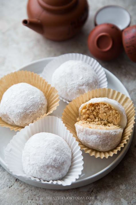 Chinese Mochi Recipe, Peanut Mochi Recipe, Peanut Mochi, Glutinous Rice Balls, Asian Cake, Mochi Recipe, Chinese Snacks, Asian Sweets, Asian Dessert