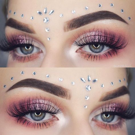 (@ohhmels) on Instagram: “#festivalmakeup collab with my besties @karolinamilian @anika.waniszewska @nataliekstepien…” Burgundy Makeup, Festival Makeup Rave, Summer Eye Makeup, Festival Makeup Glitter, Glitter Bar, Eye Makeup Palette, Korean Eye Makeup, Rave Makeup, Halloween Makeup Inspiration