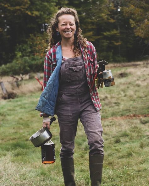 Tomboy Girl Aesthetic, Ivy Fashion, Pear Cider, Farm Fashion, Farm Clothes, Gardening Outfit, Work Wear Women, Tomboy Fashion, Lawn Mower