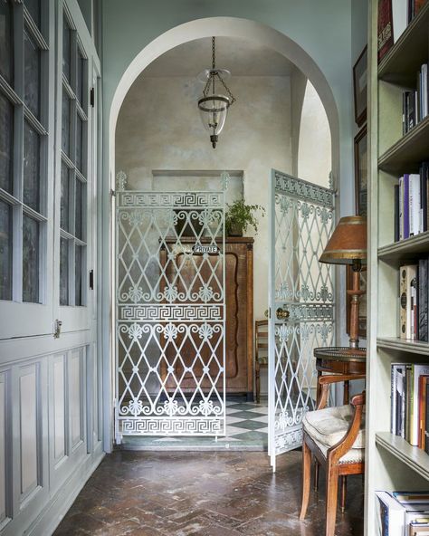 Faulkner House Books New Orleans House Tour Gate New Orleans Townhouse, New Orleans Interior Design, Upholstered Ottoman Coffee Table, New Orleans Style Homes, New Orleans Apartment, New Orleans House, Tiny Dining Rooms, Rome Apartment, New Orleans Architecture