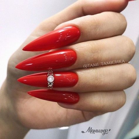 Long Red Nails, Shiny Nails Designs, Feet Nail Design, Makeup Nails Designs, Sassy Nails, Nails Design With Rhinestones, Nails Salon, Chrome Powder, Almond Acrylic Nails