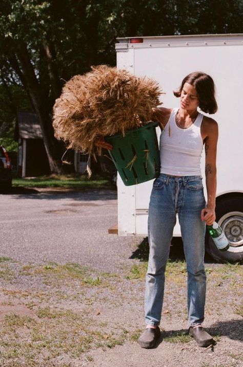 Lexie Smith, Farm Fashion, Farm Clothes, Gardening Outfit, Tomboy Outfits, Outfits Aesthetic, Colorful Fashion, Summer 2024, Summer Style