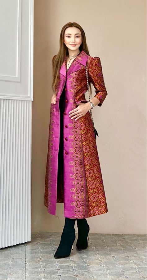 Silk Suit Designs Indian Latest, Winter Ethnic Wear Indian, Unique Saree Designs Party Wear, Silk Gown Designs Indian, Winter Ethnic Outfits, Jacket With Saree, Winter Fashion Outfits Indian, Shrugs For Indian Dresses, Formal Office Wear For Women