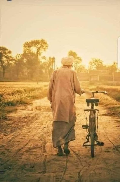 Farmer Images India, Mother's Pic, Punjab Culture, Old Man Pictures, Friendship Photography, Crown Tattoo Design, Father Photo, Love Cartoon Couple, Instagram Picture Quotes