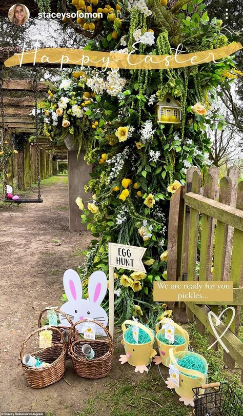 Impressive setup: She also posted a snapshot of the start of the Easter egg trail on the m... Treats For Easter, Stacey Solomon, Easter Festival, Nicola Peltz, Easter Event, Easter Hunt, Happy Easter Everyone, Family Easter, Personalized Gift Bags