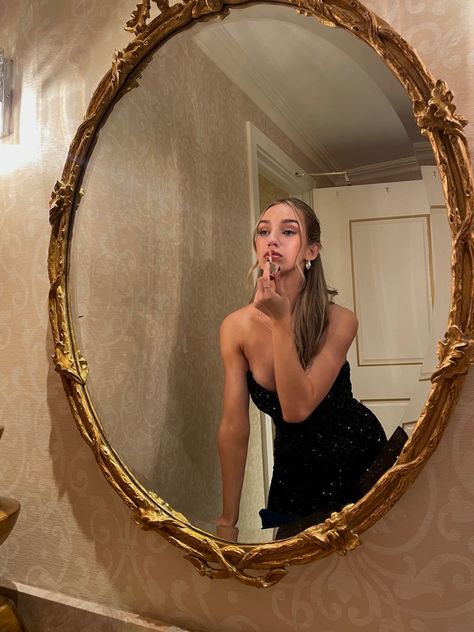 Picture Mirror Ideas, Bathroom Photoshoot Ideas Mirror, Vintage Mirror Photoshoot, Prom Picture Aesthetic, Mirror Reflection Aesthetic, Mirror Reflection Photoshoot, Mirror Photos Aesthetic, Getting Ready Aesthetic Mirror, Mirror Aesthetic Photography