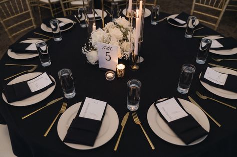 luxury-wedding- wedding-dance-floor Black And White Wedding Linens, Ivory Tablecloth With Black Napkins Wedding, Black And White Wedding Table Settings Round, Black And White Round Table Decor, Black And White Round Table Setting, Black Round Table Decor, Black And White Wedding Reception Decor, Sweetheart Table Black And White, Black Table Setting Wedding