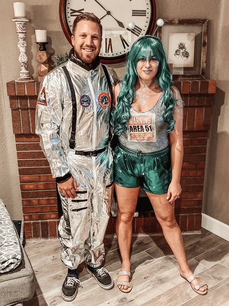 Alien Costume Couples Halloween Area 51 Astronaut Area 51 Party Outfit, Alien Women Costume, Area 51 Costume, Alien Couple Costume, Women Alien Costume, Astro Outfits, Alien And Astronaut Costume, Alien Costume Ideas, Costume Couples Halloween