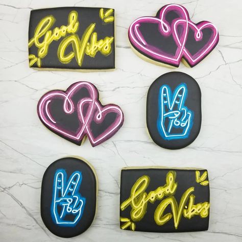 Neon Sign Cookies Decorated, Neon Sign Cookies, Neon Cookies Glow, Neon Party Cookies, Glow Party Cookies, Glow Cookies, Neon Cookies, Rave Theme, Neon Cowgirl