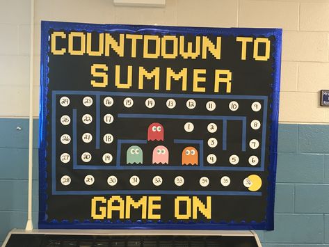 Countdown Bulletin Board Ideas, Level Up Bulletin Board, School Countdown Bulletin Board, Summer Countdown Bulletin Board, Graduation Countdown Bulletin Board, School Countdown Ideas, Last Day Of School Countdown Board, Final Countdown Bulletin Board, End Of School Countdown