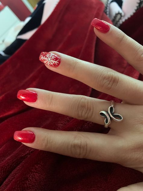 Red Nails White Glitter, Red Nails White Snowflake, Red Nails With White Snowflakes, Red Christmas Nails 2022, Red Nails With Snowflake, Christmas Snowflakes Nails, Snow Nails, Red Gel Nails, Dark Red Nails