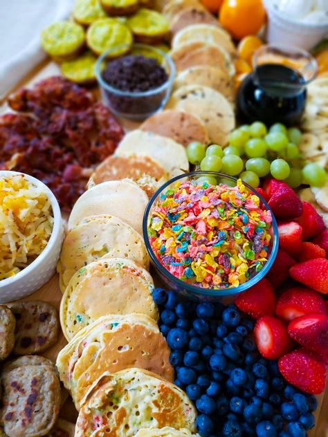 Cereal Charcuterie Board, Breakfast Charcuterie Boards, Charcuterie Breakfast, Platter Boards, Breakfast Charcuterie Board, Funfetti Pancakes, Breakfast Charcuterie, Fruity Pebbles Cereal, Pebbles Cereal