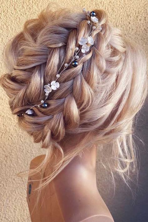 Braided updo No matter what season is, braids are perfect for all year round. Hairstyles always get taken up a notch when there’s a braid... Wedding Hair Dos, Boho Updo Hairstyles, Romantic Wedding Hair, Fairy Hair, Wedding Hair Inspiration, Braided Hairstyles Updo, Wedding Hairstyles Updo, Blonde Brunette, Brown Blonde