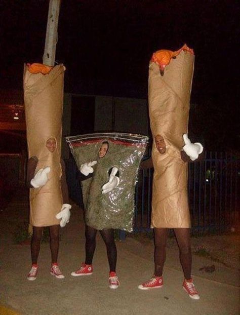 20 Disfraces para usar con tus amigos este Halloween 2016 Out Of Pocket Halloween Costumes, Halloween Friend Group Costumes, Friend Group Halloween Costumes, Cute Duo Halloween Costumes, Halloween Duo Costumes, Bff Costumes, Pop Culture Halloween Costumes, Halloween Costumes Duo, Trio Costumes