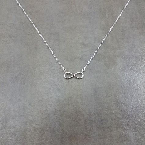 , #ring #jewelry #jewellery #rings #gold #necklace #silver Pendant Necklace Outfit, Box Symbol, Short Silver Necklace, Tattoos Infinity, Infinity Necklace Silver, Silver Necklace Simple, Platinum Chain, Pretty Jewelry Necklaces, Necklace Gift Box