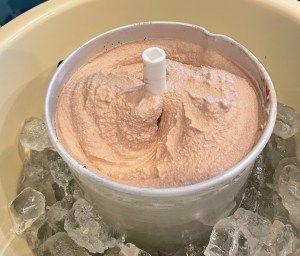 Frosty Homemade Ice Cream, Copycat Frosty, Homemade Frosty, Frosty Ice Cream, Homemade Ice Cream Maker, Homemade Ice Cream Recipes Machine, Homemade Ice Cream Recipe, Homemade Chocolate Ice Cream, Ice Cream Recipes Machine