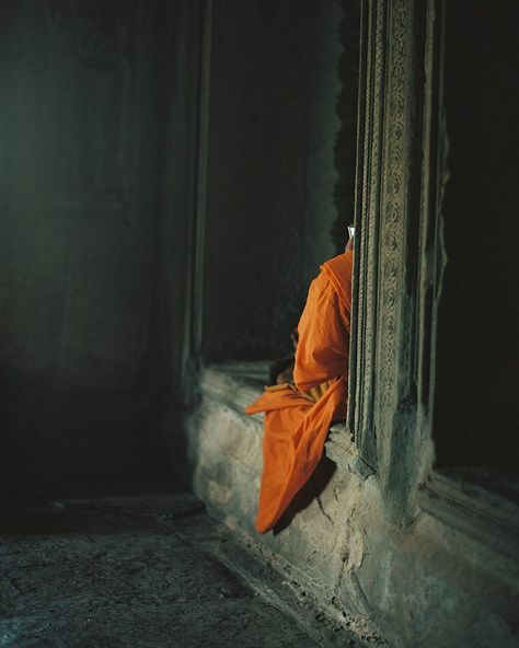 Brumley & Wells on Instagram: “I can't decide wether or not I like the fact that this monk was playing temple runner on his cell phone. Processing by @mammumfilmlab…” Monks Aesthetic, Warrior Monk Aesthetic, Christian Monk Aesthetic, Sun Soul Monk Aesthetic, Monk Aesthetic Dnd, Dnd Monk Aesthetic, Monk Robes Texture, Monk Aesthetic, Old Monk Rum Aesthetic