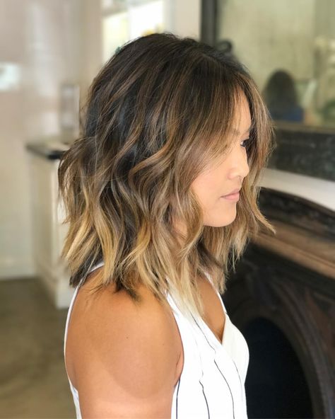 She's got that #Summer thing goin on ✨ ☀️ Balayage Asian, Asian Hair Highlights, Asian Balayage, Hair Color Asian, Black Hair Balayage, Balayage Blonde, Asian Short Hair, Brunette Balayage Hair, Balayage Hair Blonde