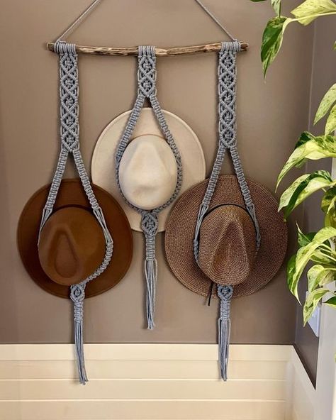 Macrame Hat Hanger Pattern Free, Hat Hangers, Hat Hanger Macrame, Crochet Hat Hanger, Macrame Hat Hanger Pattern, Macrame Wall Hat Hanger, Macrame Hat Hanger Diy Pattern, Macrame Hat Holder, Ideas Con Macrame