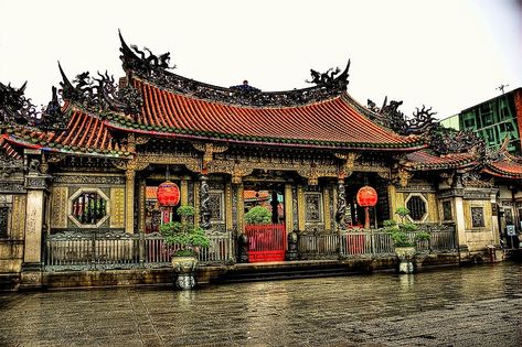 Longshan Temple, Temple Wallpaper, China Temple, Chinese Temple, Asian Architecture, Taiwan Travel, East Asian, Older Fashion, Place Of Worship