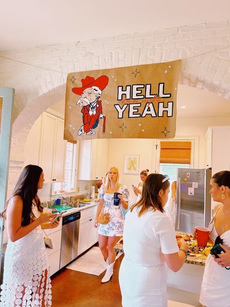 Love this football pregame setup! Game Day Decor, Gameday Banner Brown Paper, Ole Miss Grad Party, Gameday Brunch, Ole Miss Tailgate, Gameday Banner, Hooper House, College Football Party, Ole Miss Tailgating